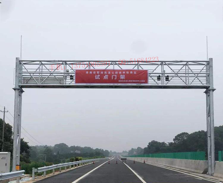 高速公路龍門吊